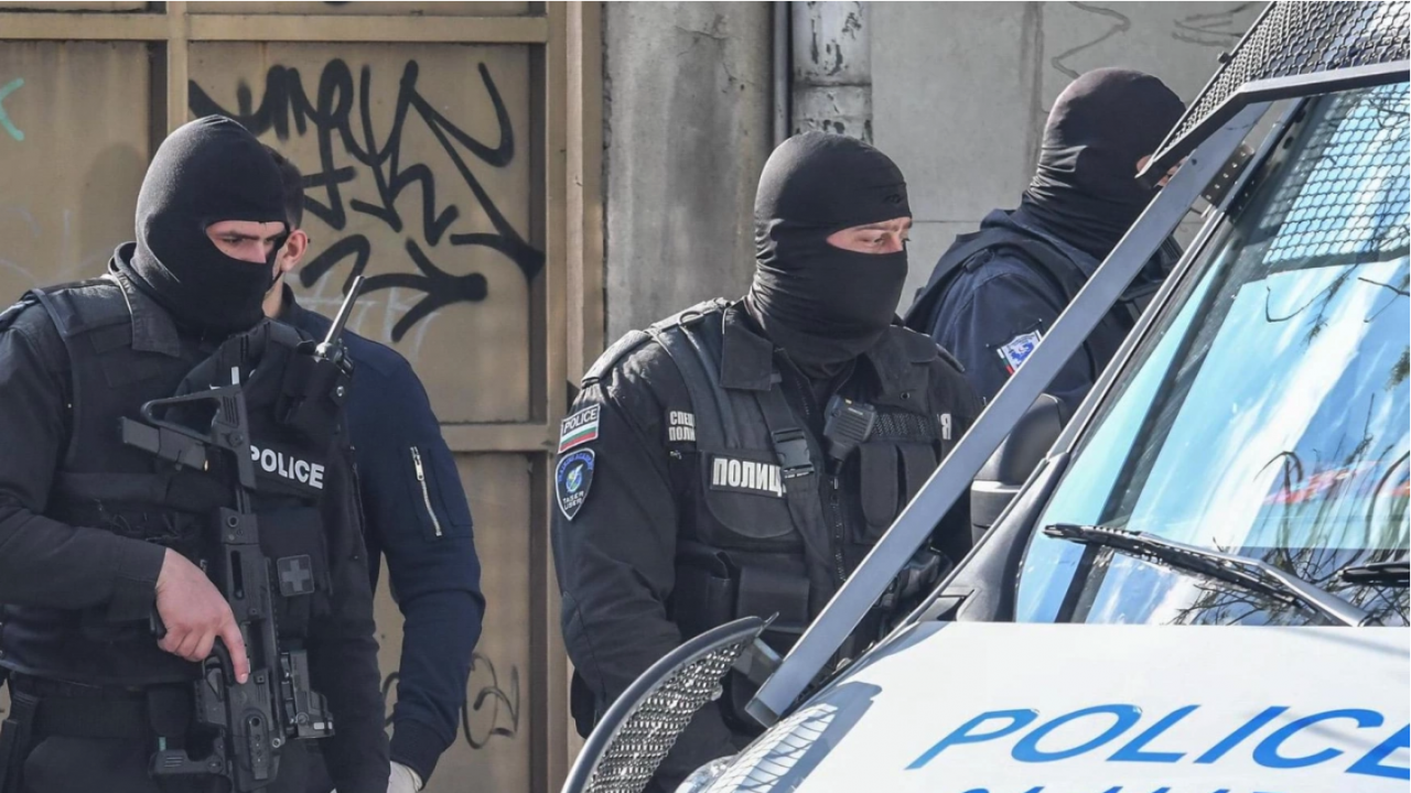 Разбиха ОПГ за трафик на мигранти