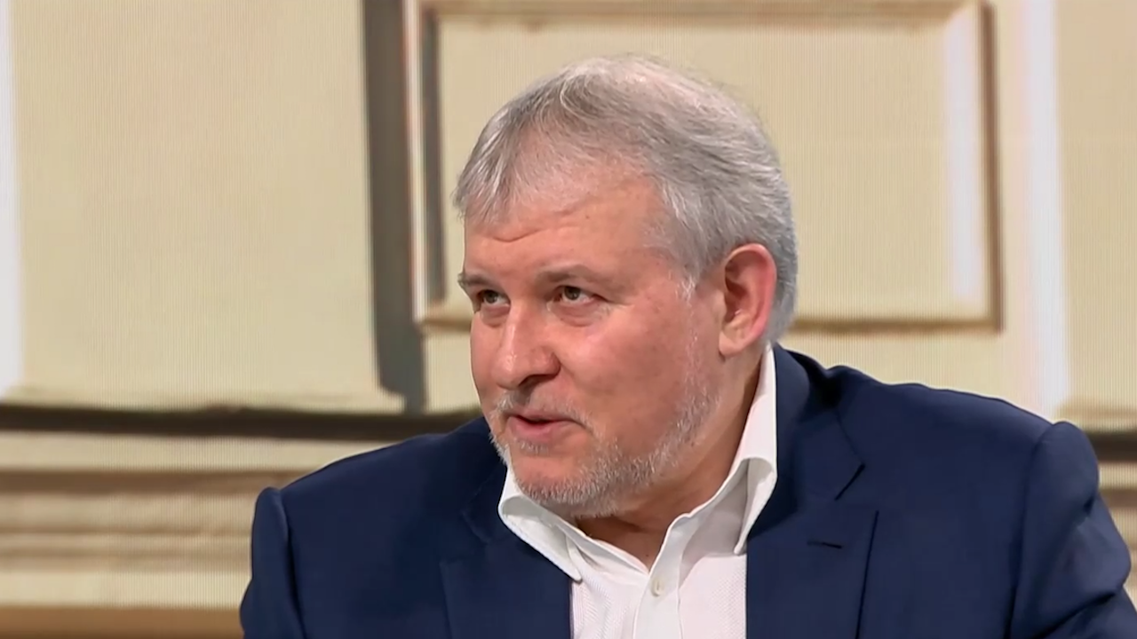 Румен Христов: Радев говори като с президент със Зеленски, но не говори като български президент