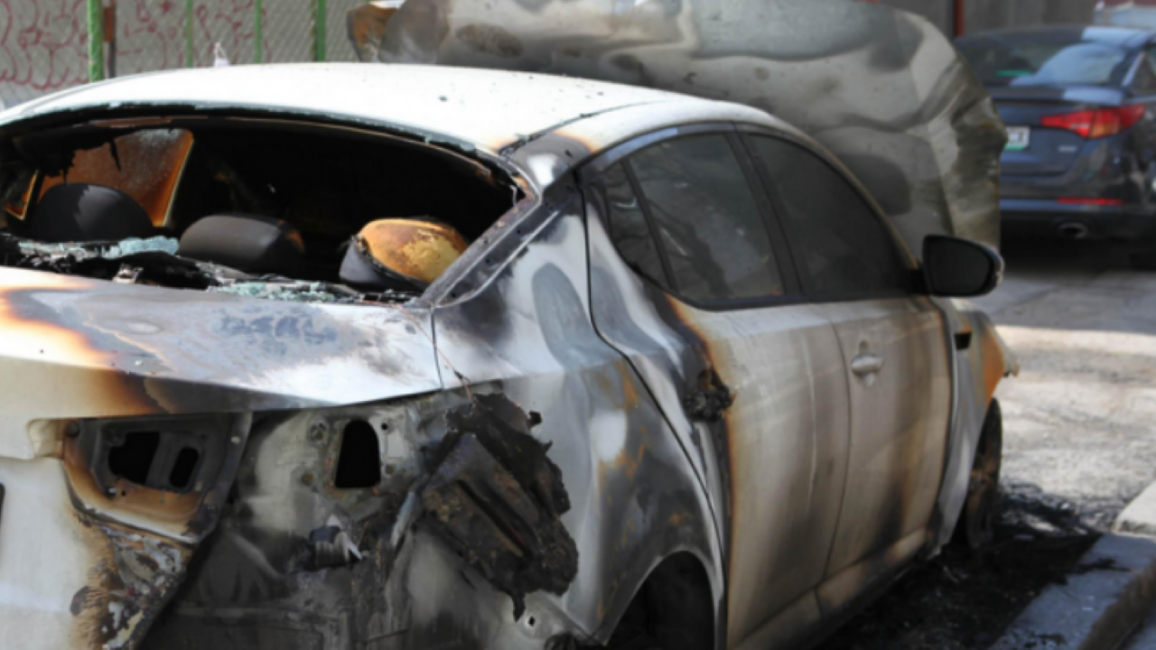 Запалиха две коли в столичния кв. "Младост"