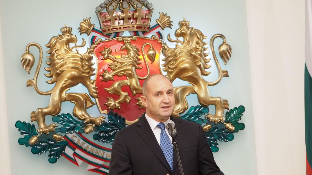 Радев: Все по-трудно е войната между Русия и Украйна да се прекрати с дипломация