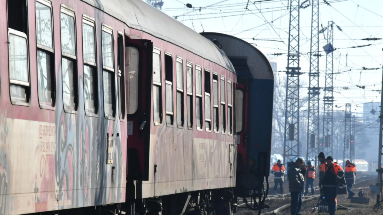 Софтуерен проблем предизвика закъснения и отменени влакове в София