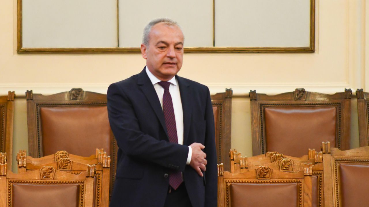 Гълъб Донев отчита в понеделник работата на служебния кабинет