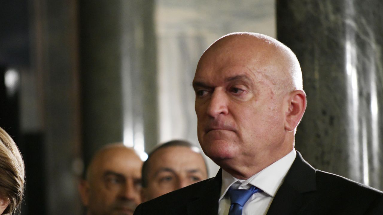 Премиерът и двама министри отговарят на въпроси на депутати