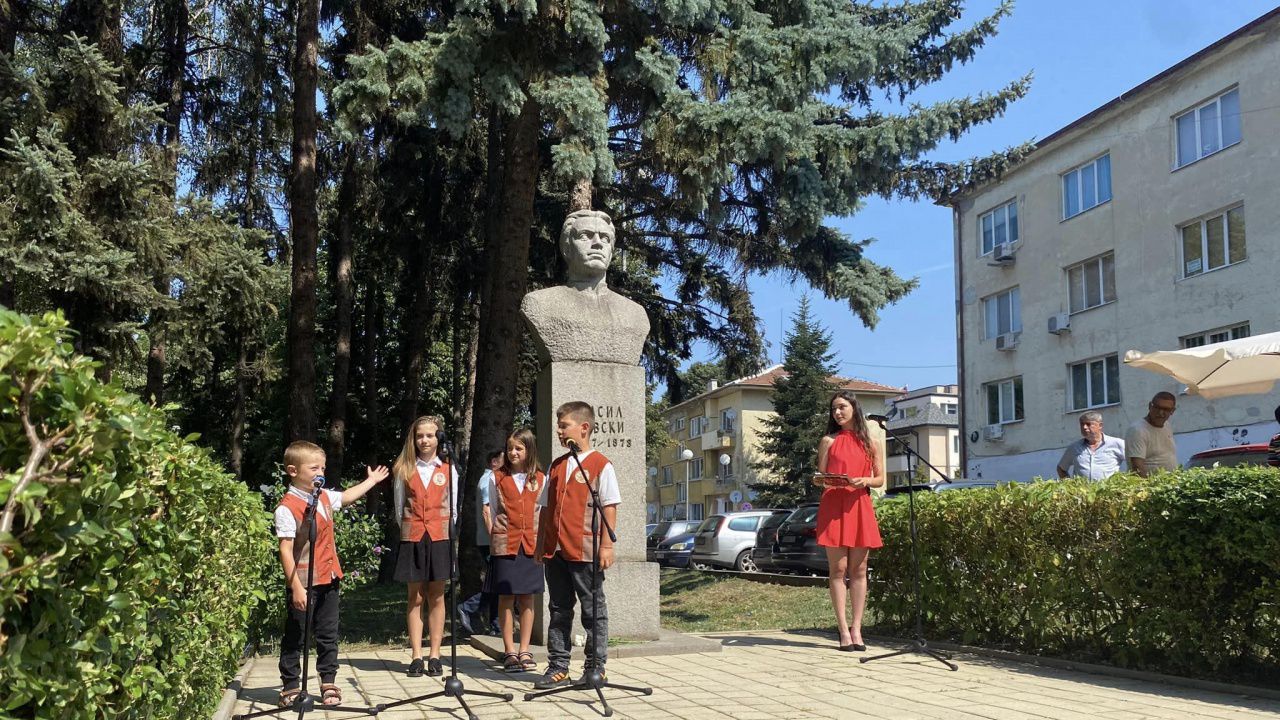 С тържествена церемония в Перник бе почетено рождението на Васил Левски