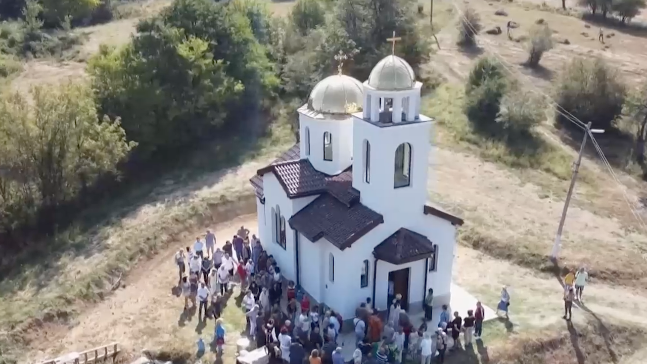 Жителите на габровско село построиха църква с пари от дарения