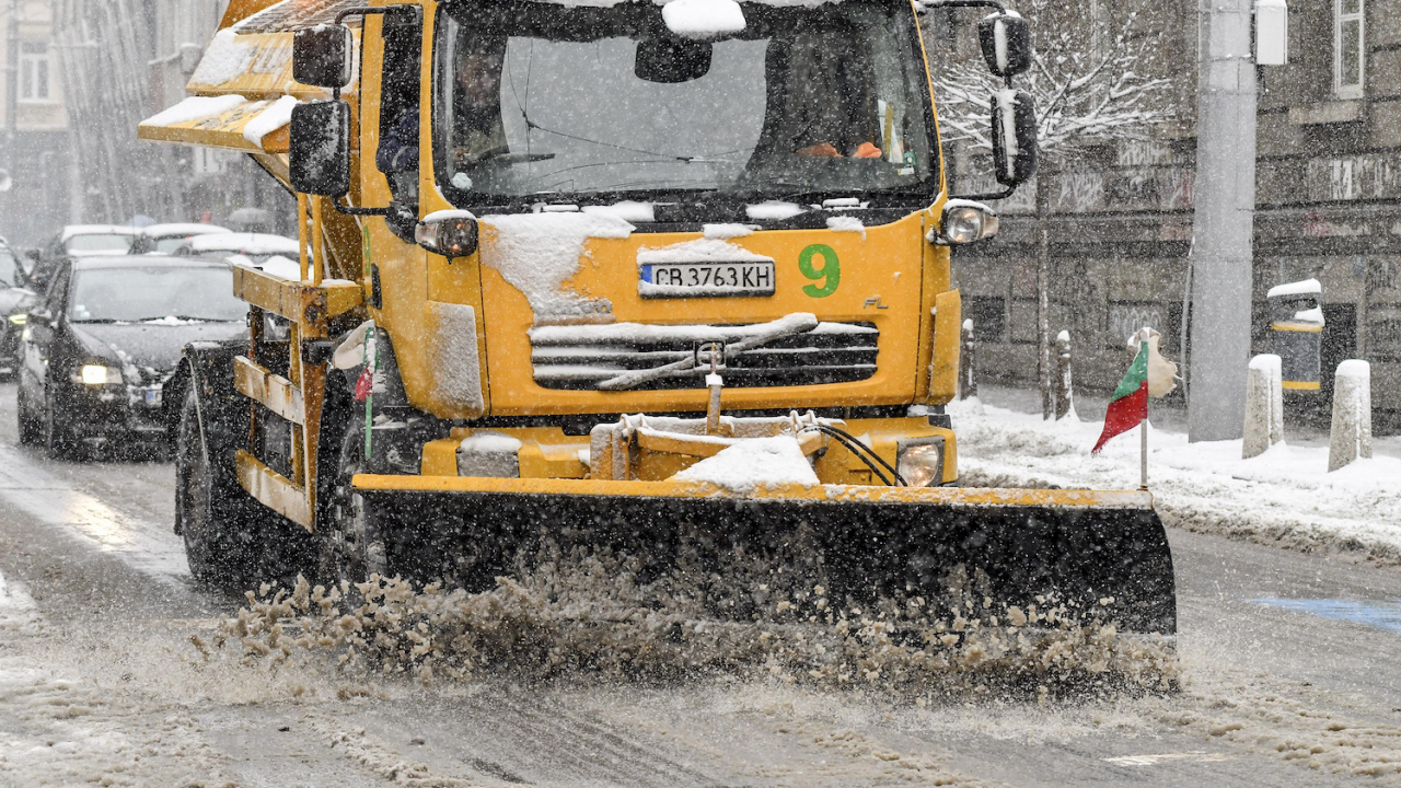Извършват обработки със смеси срещу заледяване във всички райони на Столичната община