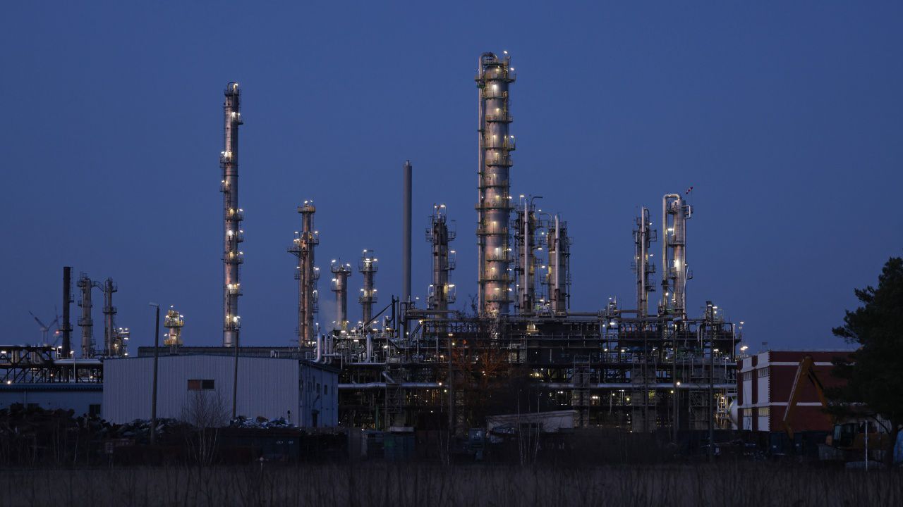 Германия удължава надзора над местните активи на "Роснефт"