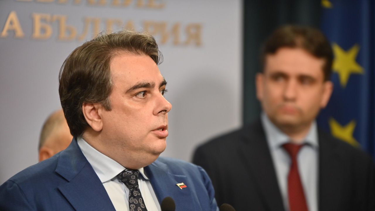 Асен Василев: За първи път видяхме сериозно разцепление в групата на ДПС