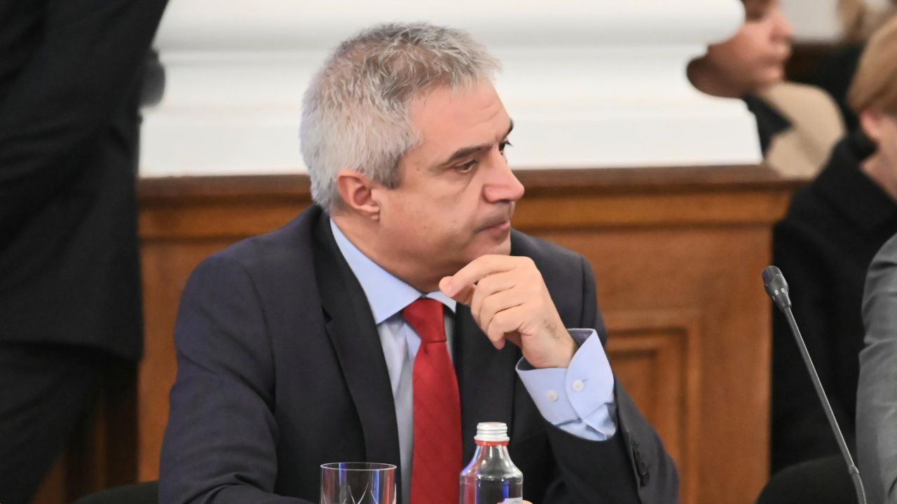 Министър Радев: Фондът за сигурност на електроенергийната система не е застрашен или компрометиран
