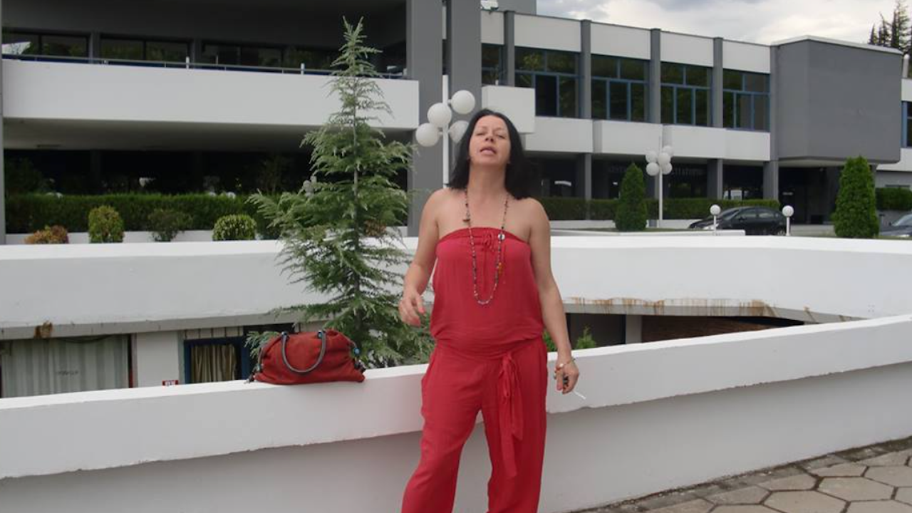 Домашен арест за внучката, била и ограбила 103-годишната си баба