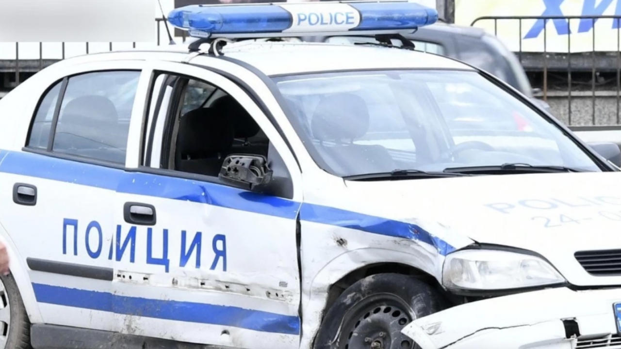 Шофьор блъсна патрулка след гонка с полицията