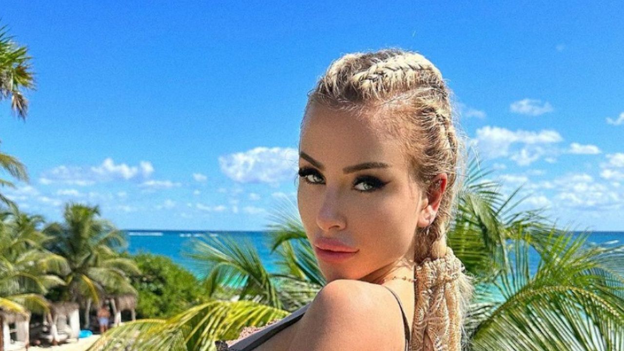 Гери-Никол се пусна полугола, за да си покаже червената пеперудка