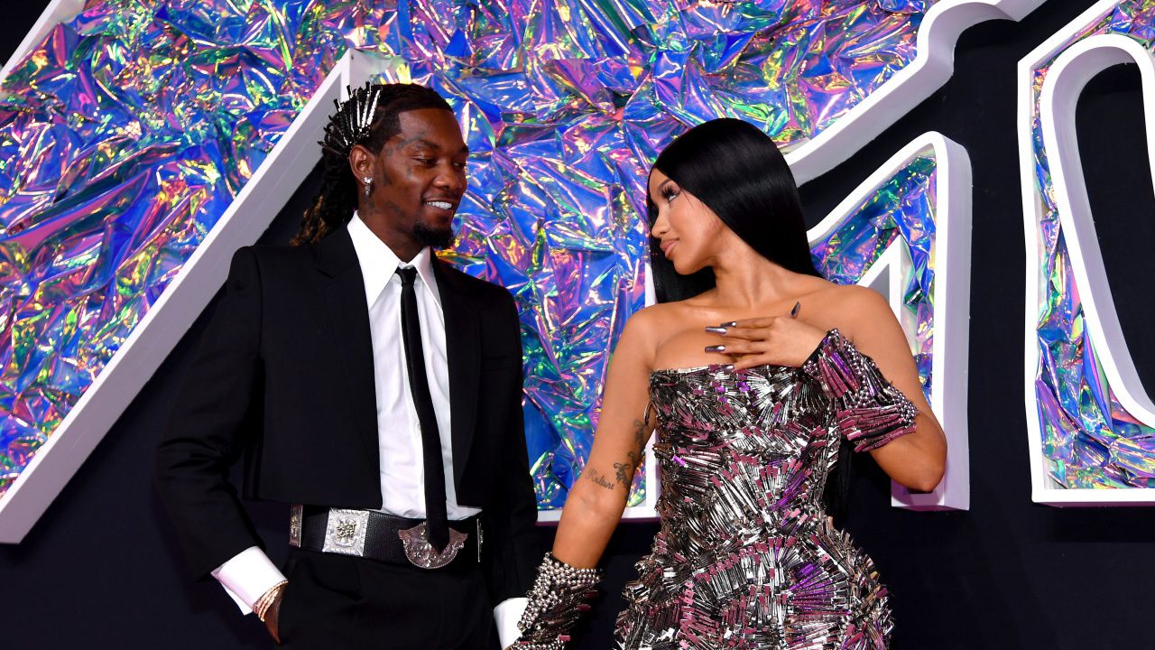 Карди Би обяви, че е бременна, докато тече разводът ѝ с Офсет