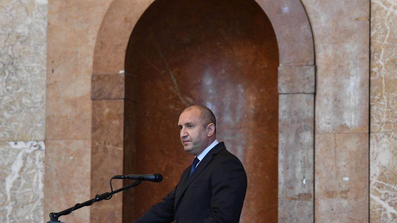 Политологът Слави Василев: Само Радев, Борисов и Костадинов имат тежест да претендират за реална власт