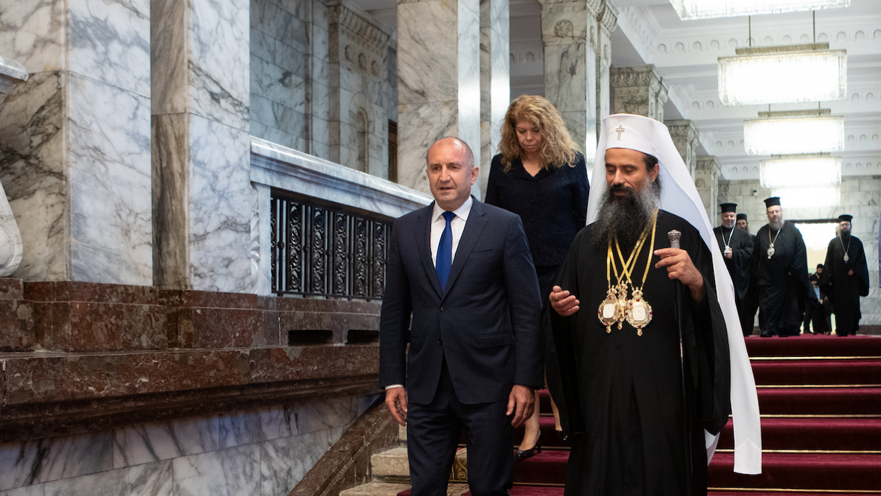 Радев посрещна патриарх Даниил: Обществото ни разчита църквата да бъде стожер на моралните и духовни устои на българския народ
