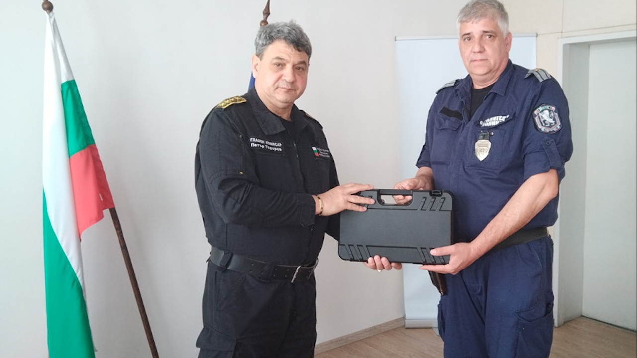 Полицаите в Ямбол също получиха нови пистолети