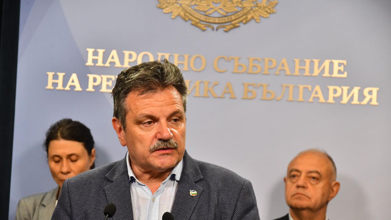 Александър Симидчиев разкри дали от ПП-ДБ са обсъждали отстраняването на Рая Назарян
