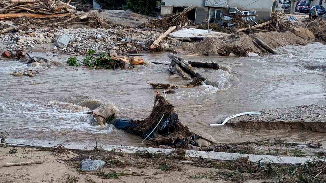 Протест блокира Подбалканския път и прохода Троян - Кърнаре