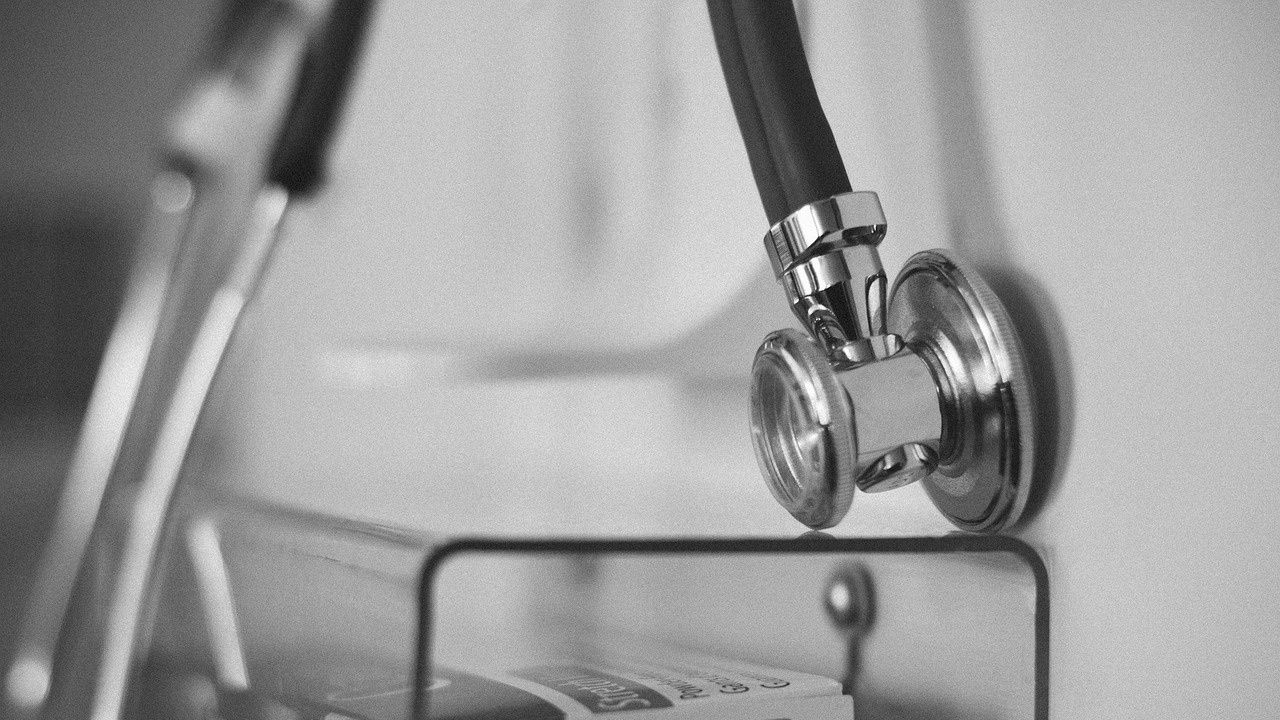 Над половината лекари във Великобритания са наблюдавали или са преживели насилие през последната година