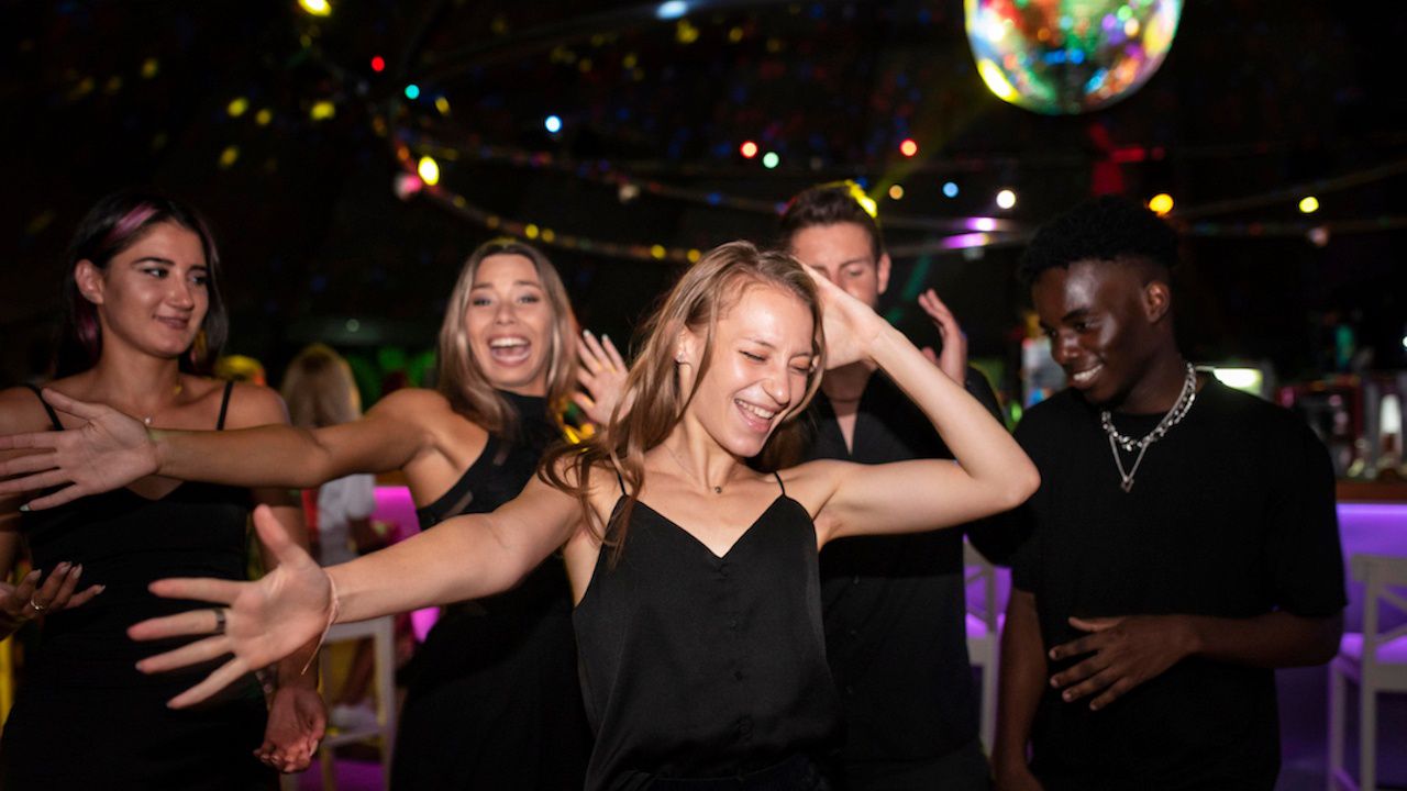 20-годишна бе насилена насред дискотека, никой не обърна внимание на виковете ѝ