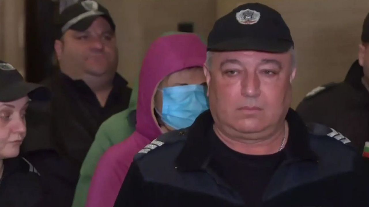 Съседи на Красимира и Габриела: Любовник на тъщата е свързан с убийството!