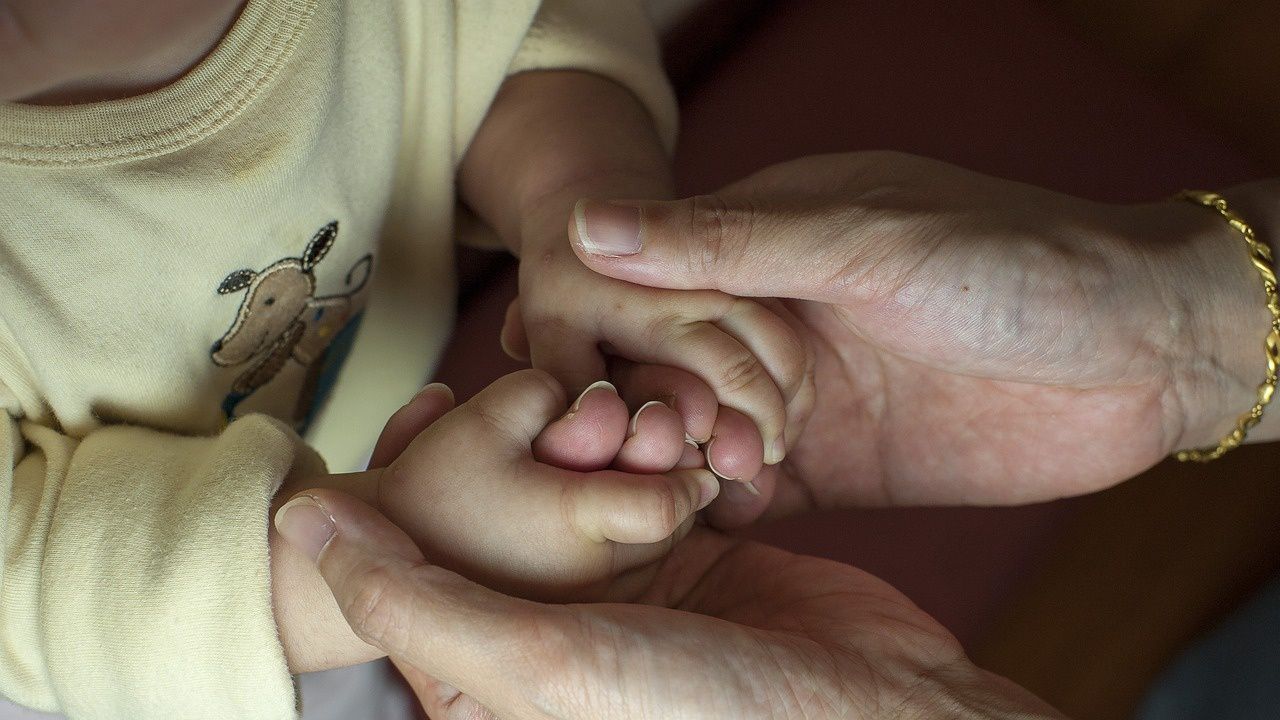 Арестуваха майка, изоставила 2-годишното си момиченце на улицата