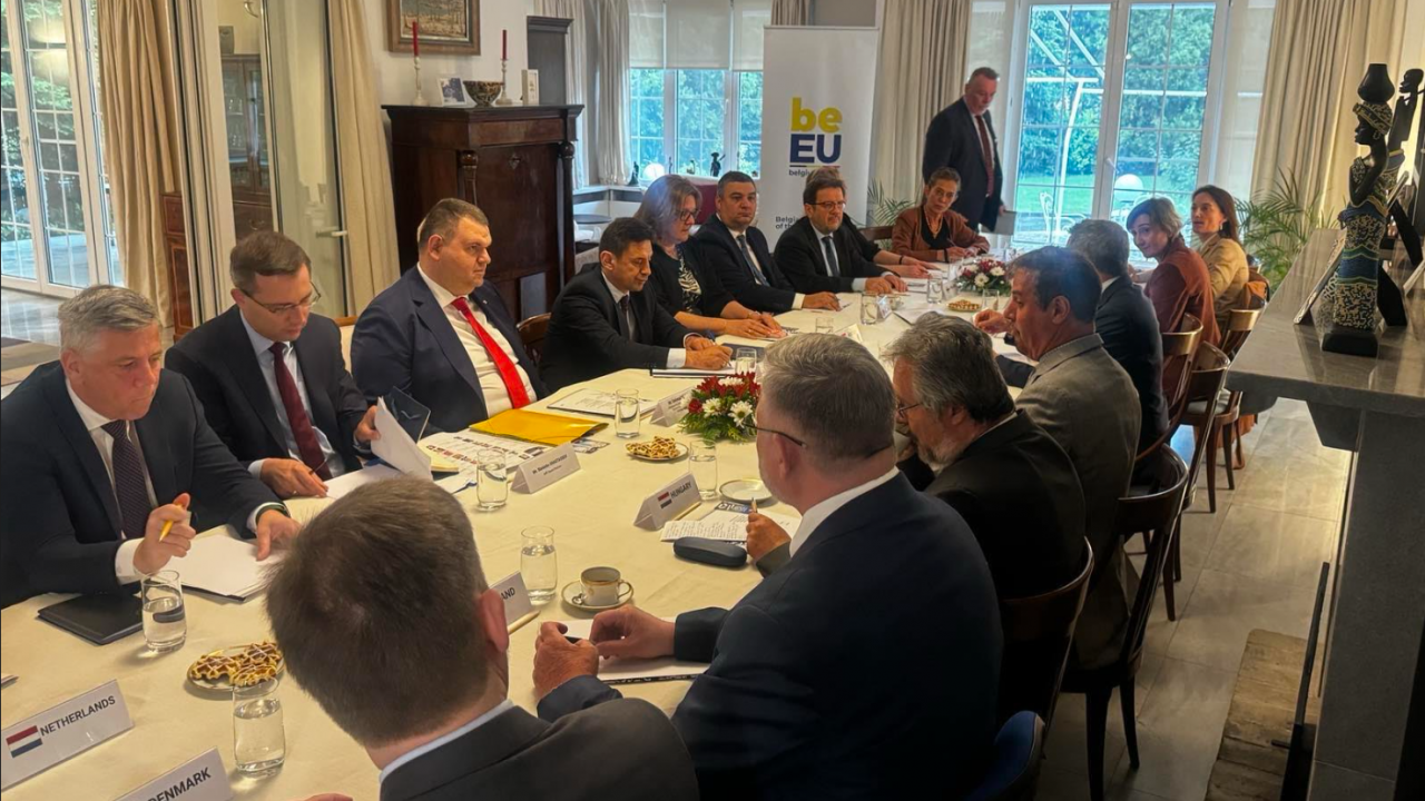 Посланиците на ЕС се срещнаха с делегация на ДПС, водена от Делян Пеевски