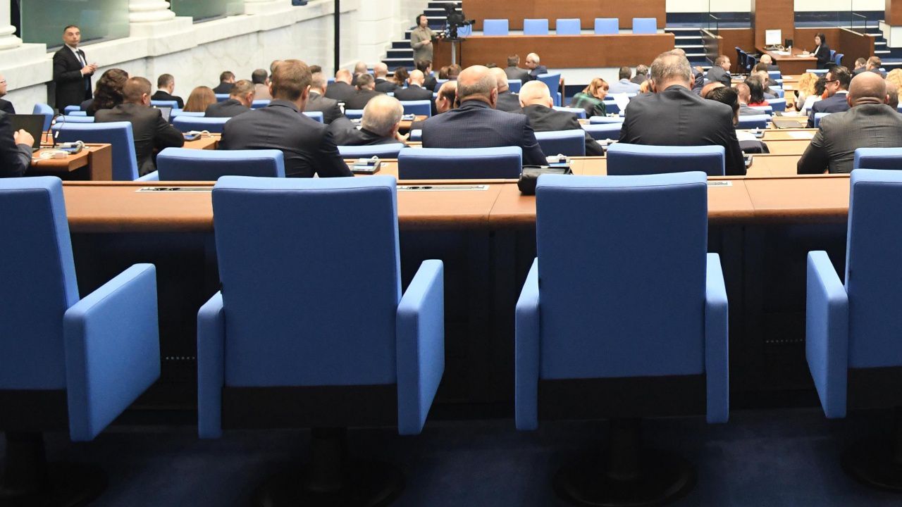 Депутатите в бюджетната комисия не приеха предложението за данък върху бакшишите на второ четене