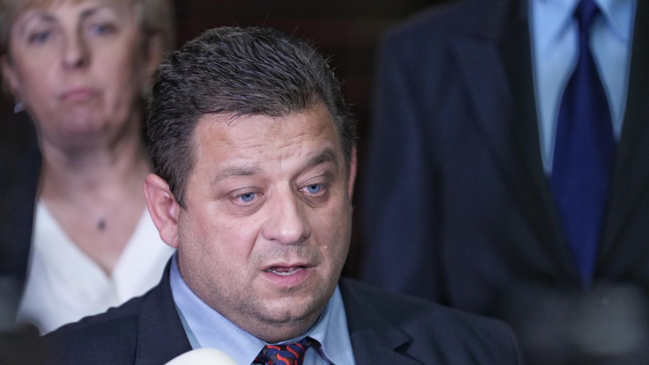 Николай Марков вече няма да преподава в НБУ