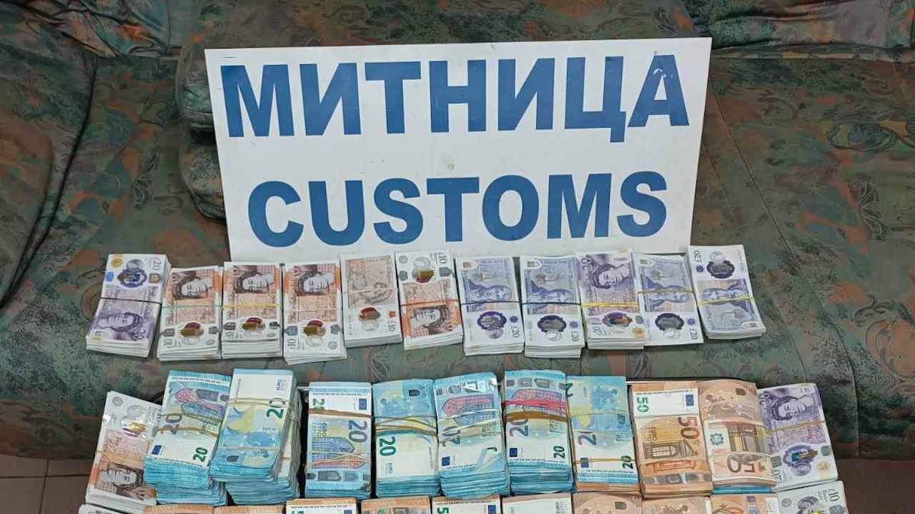 Митничари откриха недекларирана валута за близо 200 000 лева
