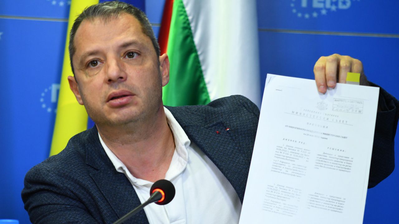 Делян Добрев: Пречката за преговорите е "един министър Тагарев"