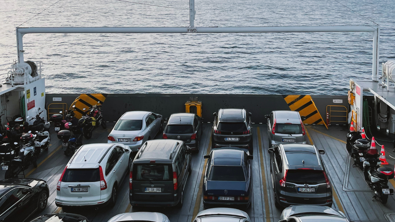 По-ниски цени за трансфер на коли с фериботи по някои направления в Гърция