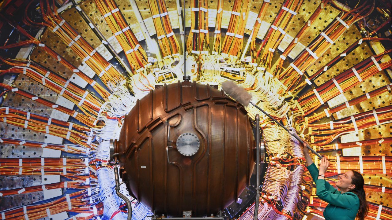 Учител от Плевен участва в обучение в централата на ЦЕРН в Швейцария