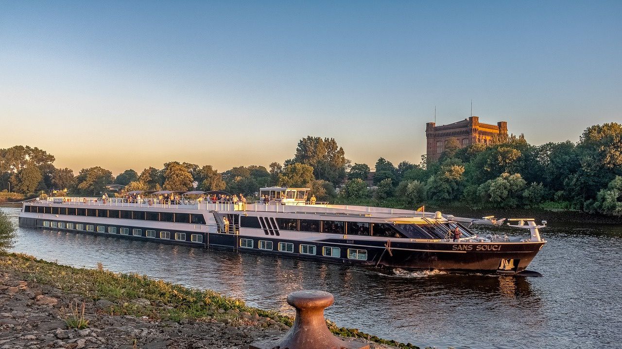 Вуковар посрещна първия круизен кораб този сезон