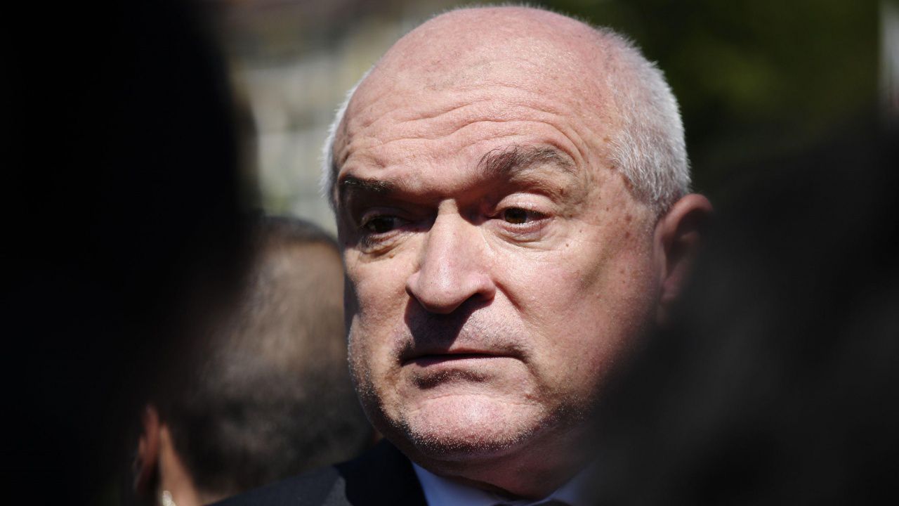 Премиерът Главчев разпуска на Витоша