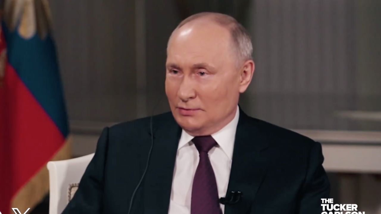 Какви сигнали отправи Путин към света в интервюто си с Карлсън?