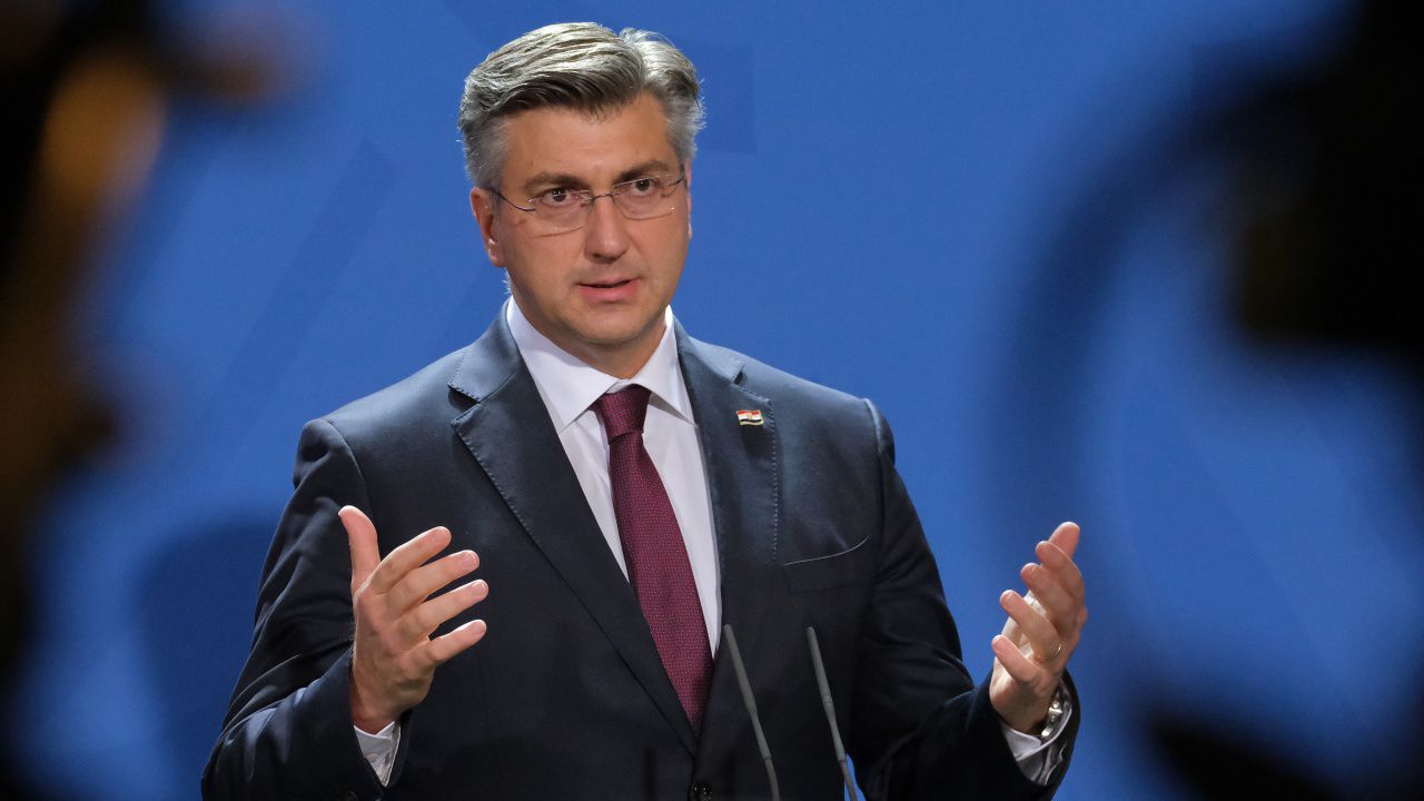 Хърватски журналисти освиркаха премиера на страната