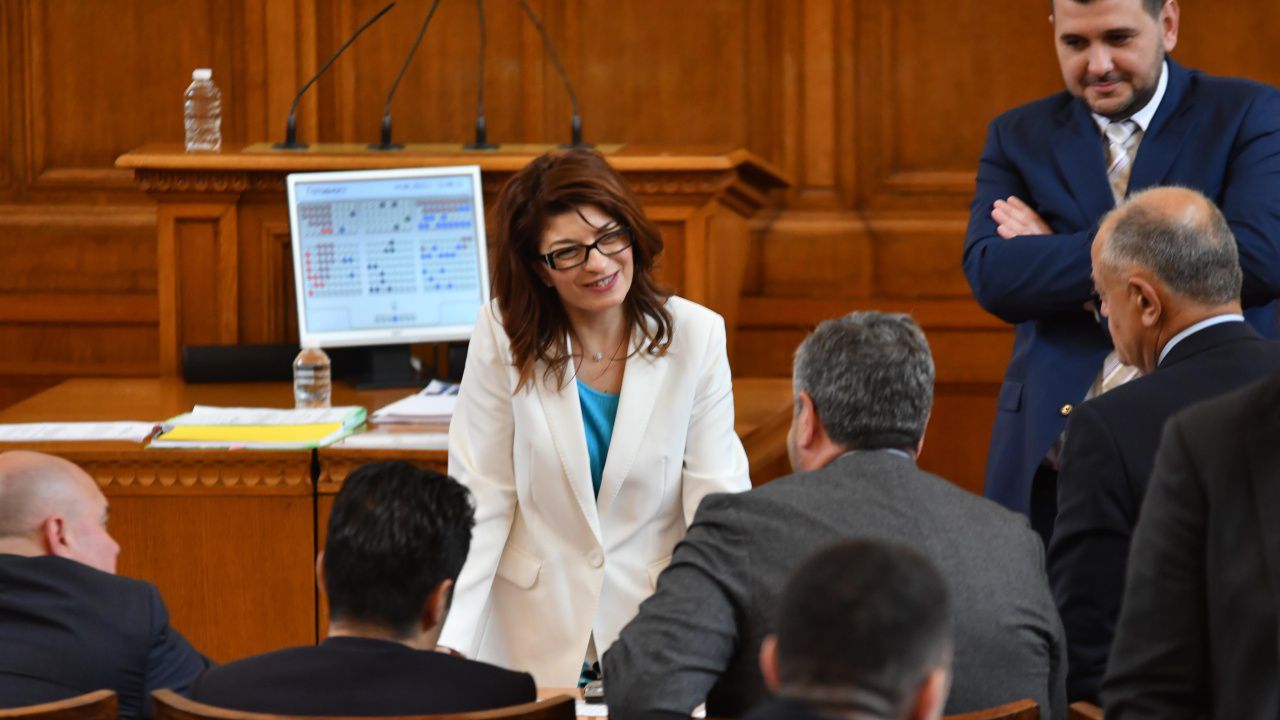 ГЕРБ-СДС с шеговити постове в мрежата за ПП-ДБ