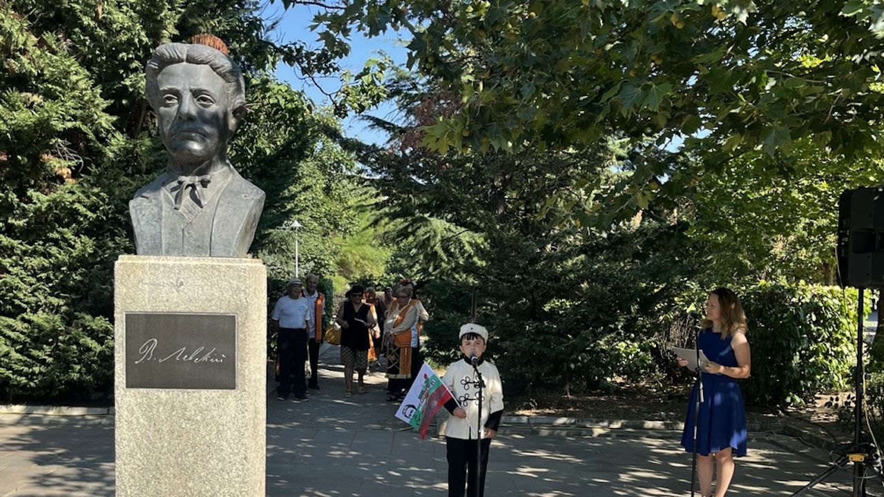 Казанлък се поклони пред паметта на Васил Левски