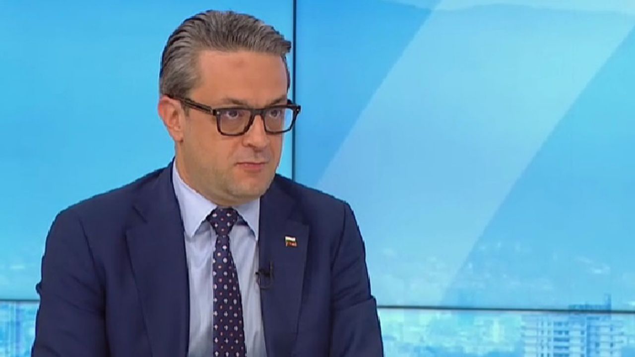 Тома Биков: Криенето зад ескперти ще задълбочи политическата криза