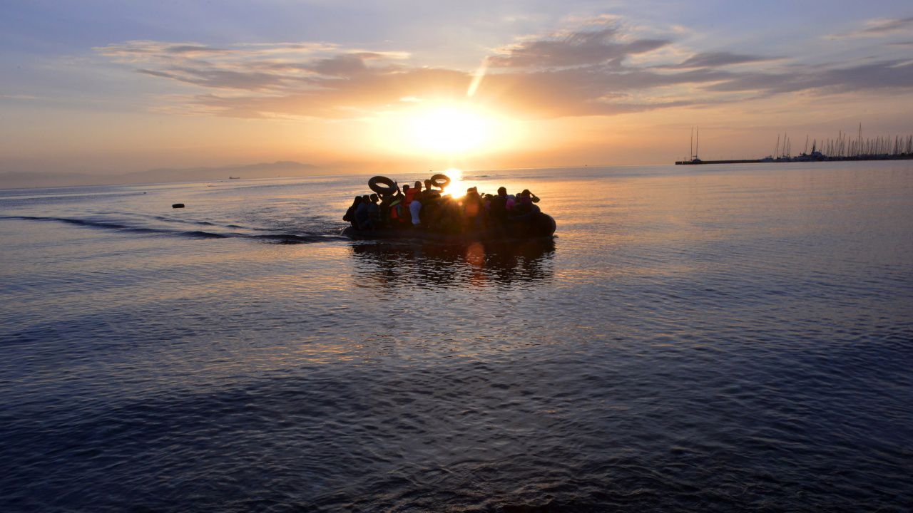 Мигранти плащат по 4 000 евро за превоз от Турция до гръцки остров