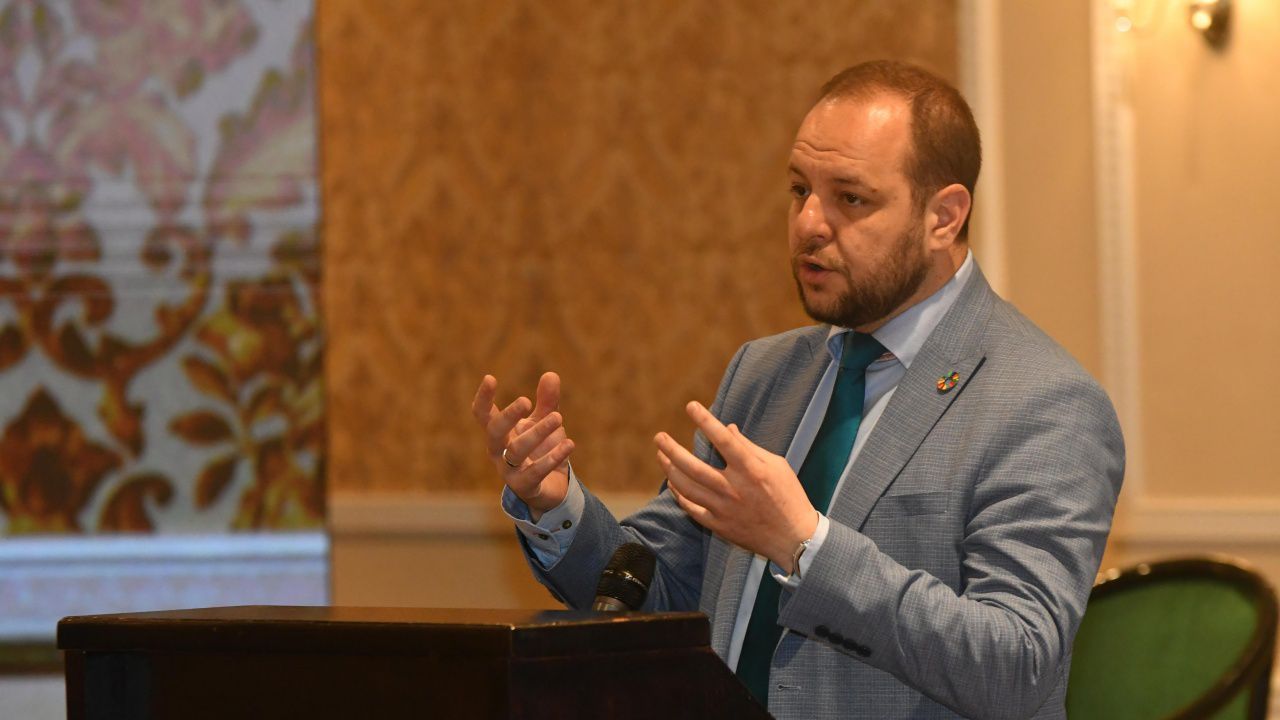 Борислав Сандов: Най-голямата спойка за тази некоалиция е президентът Радев