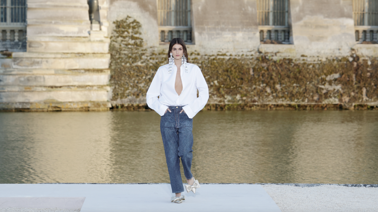 Кая Гербер откри дефилето на "Валентино" на Седмицата на висшата мода в Париж