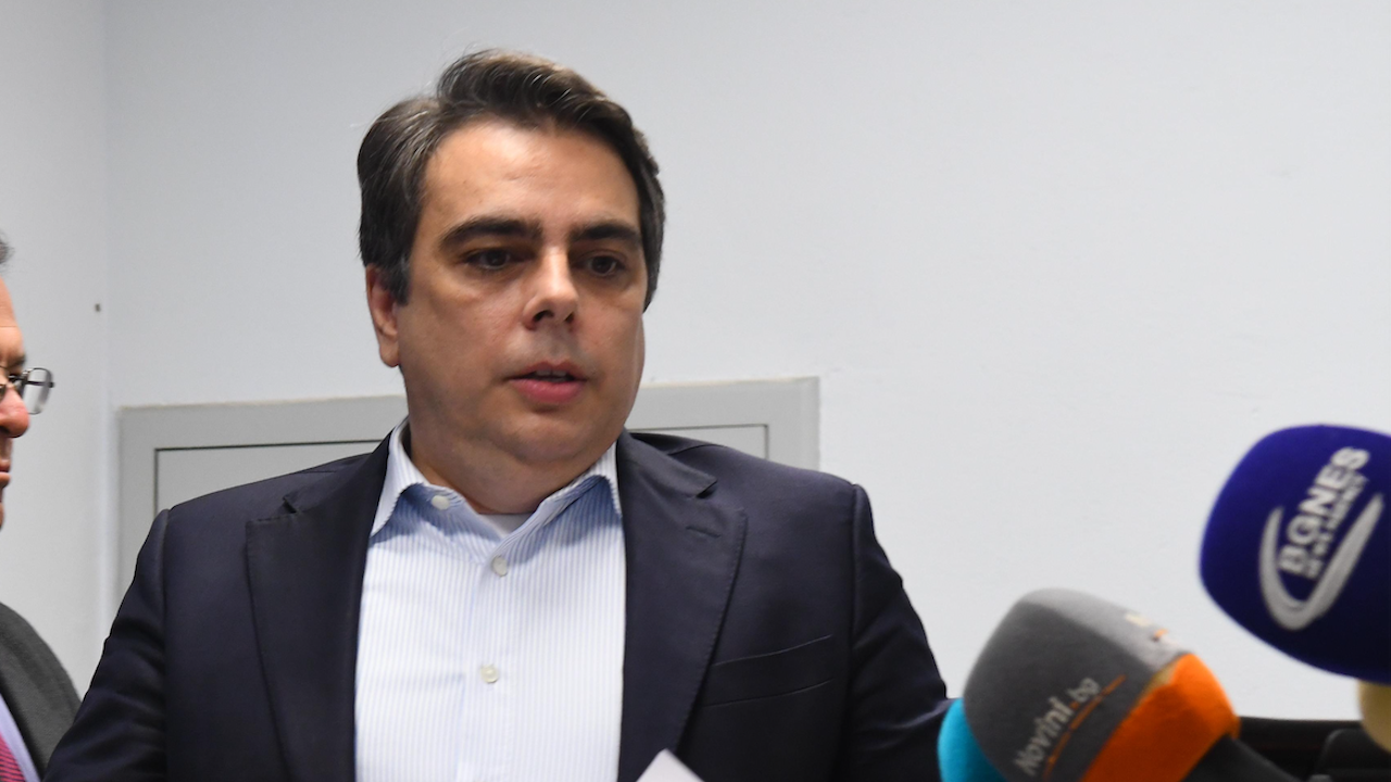 Асен Василев: ЕС трябва да започне да ориентира миграционната си политика спрямо знанията и уменията