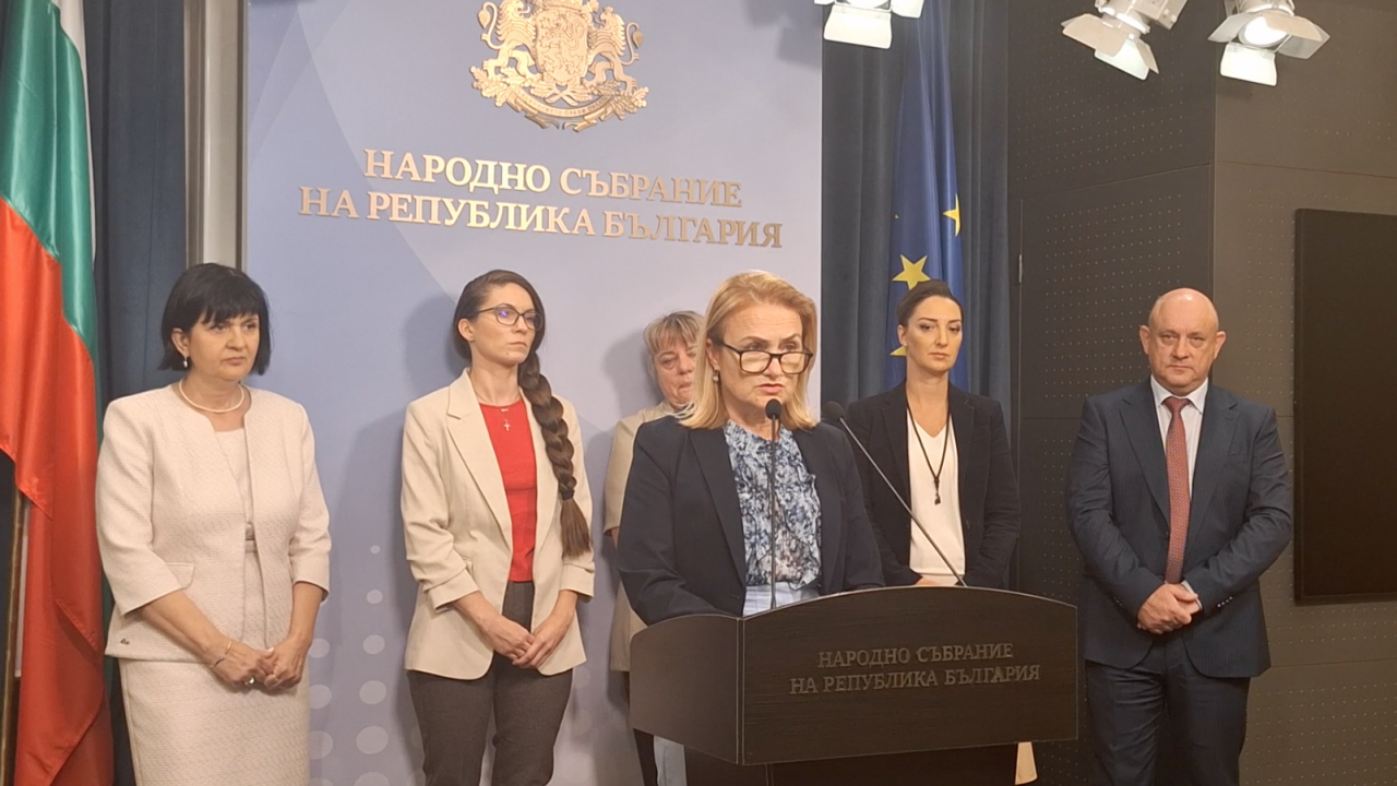 Катинчарова от "Величие": Напуснахме групата, защото загубихме доверие към ръководството ѝ
