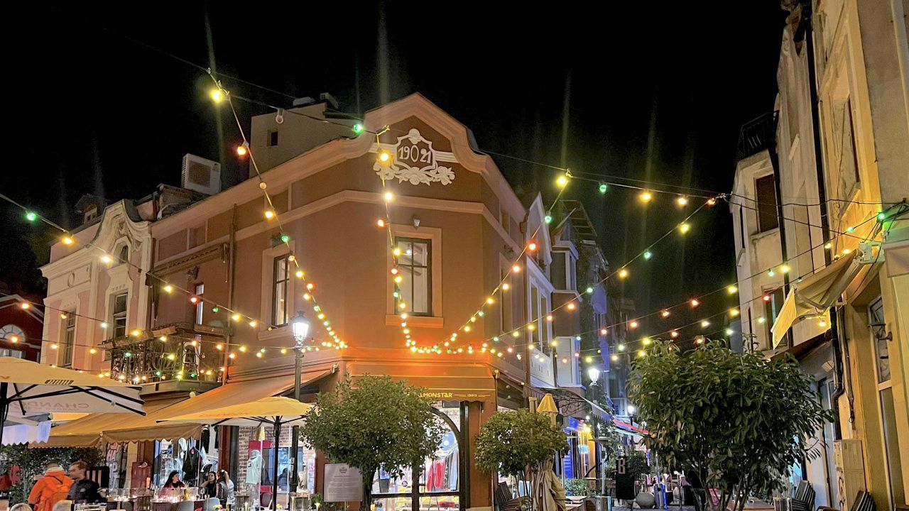 Пиян мъж вилня в "Капана" в Пловдив, гаври се с полицаи