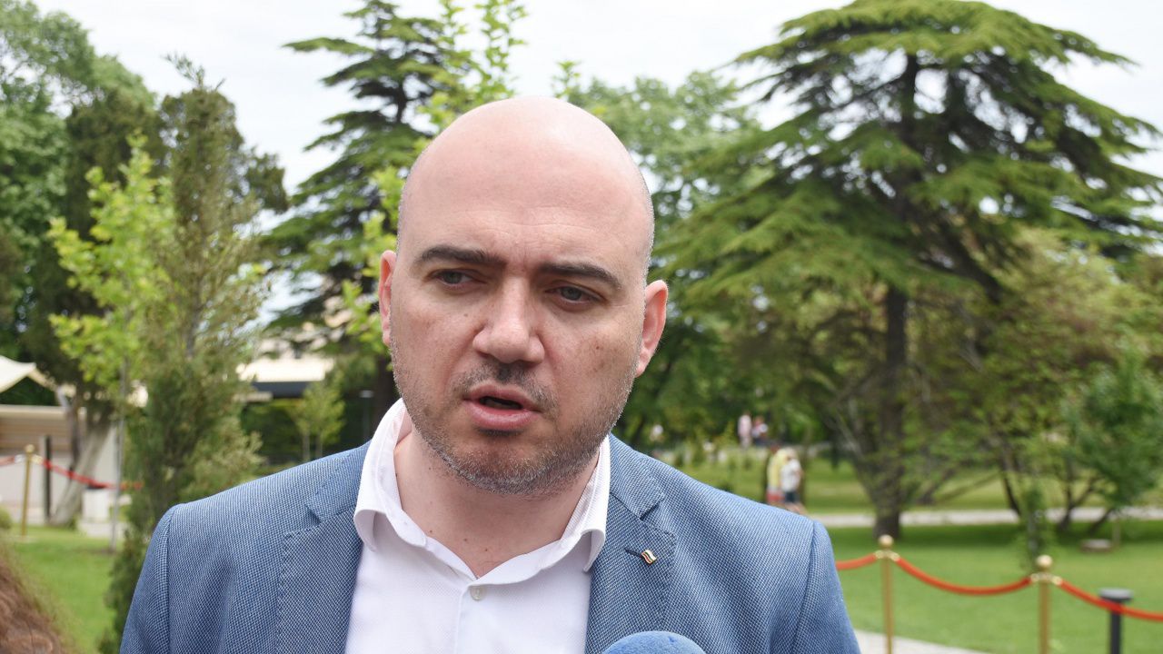 Илин Димитров: Скиците за поставяне на бараки в „Златни пясъци“ са законни