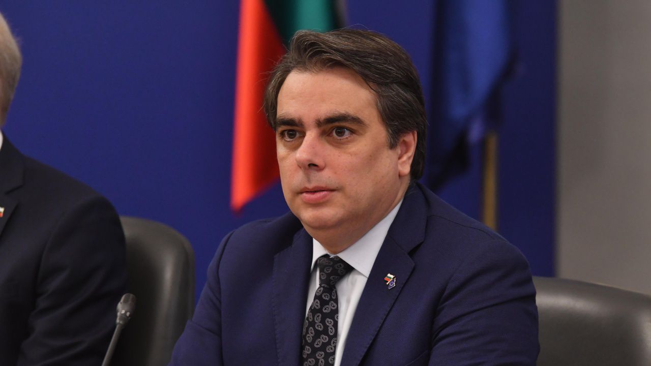 Асен Василев: Данъчните закони няма да бъдат изтеглени