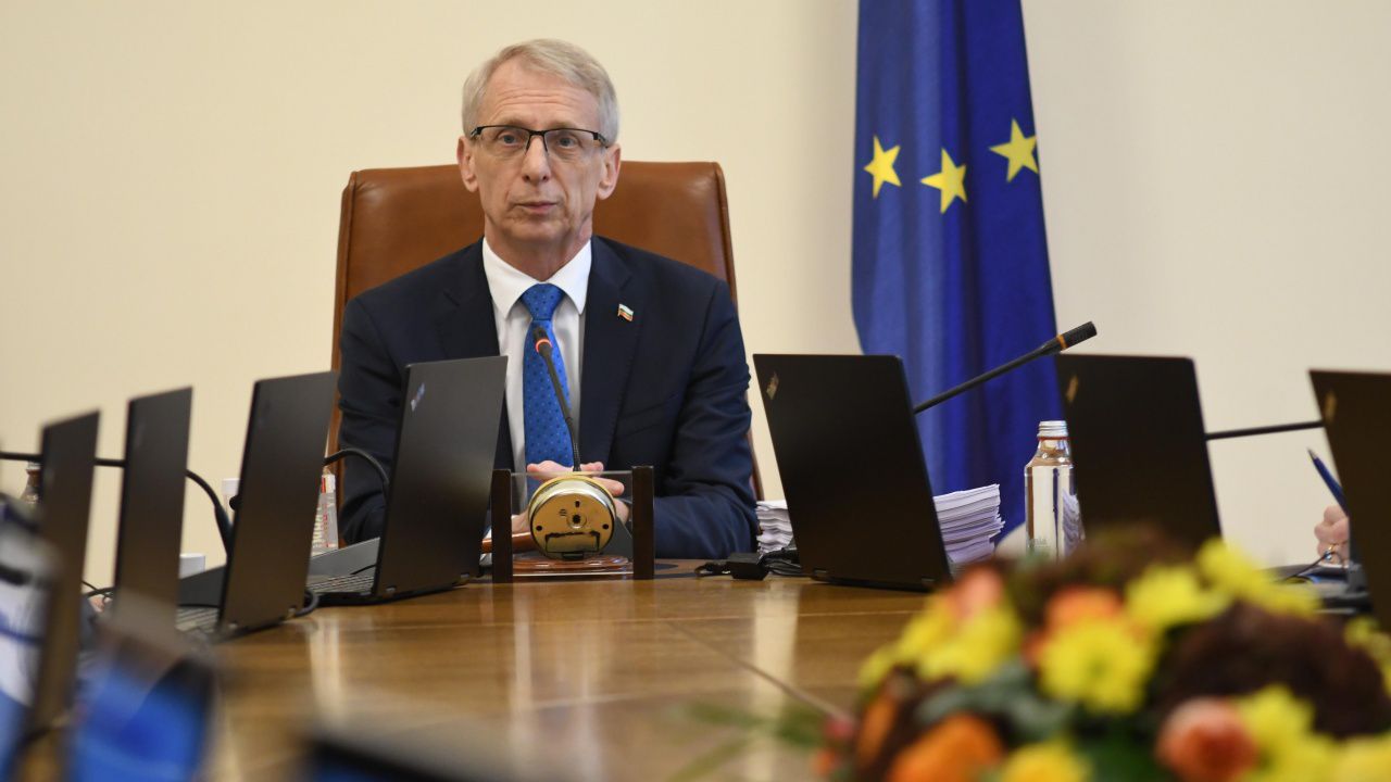 Акад. Денков обяви ясни изисквания към Калин Стоянов, съобщи  и за заплашван от полицаи министър