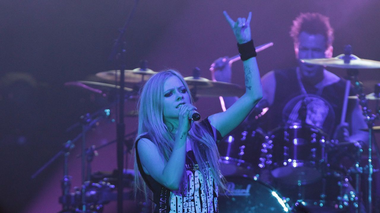 Аврил Лавин сложи точката на дългогодишни конспирации по неин адрес